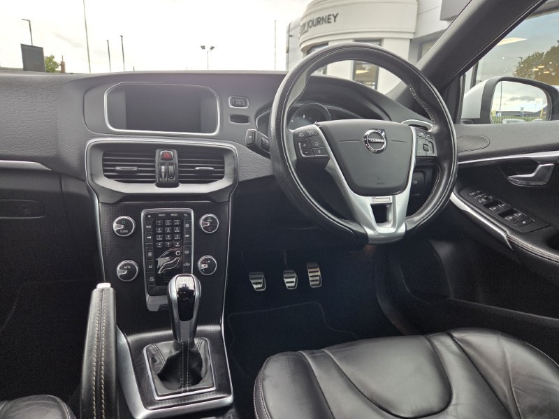 2019 (19) VOLVO V40 D2 [122] R DESIGN Edition 5dr 5425029
