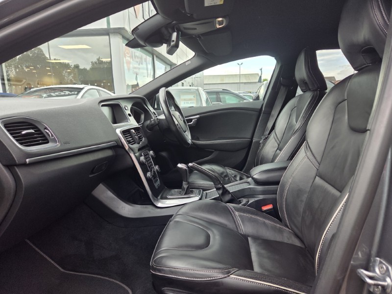 2019 (19) VOLVO V40 D2 [122] R DESIGN Edition 5dr 5425032