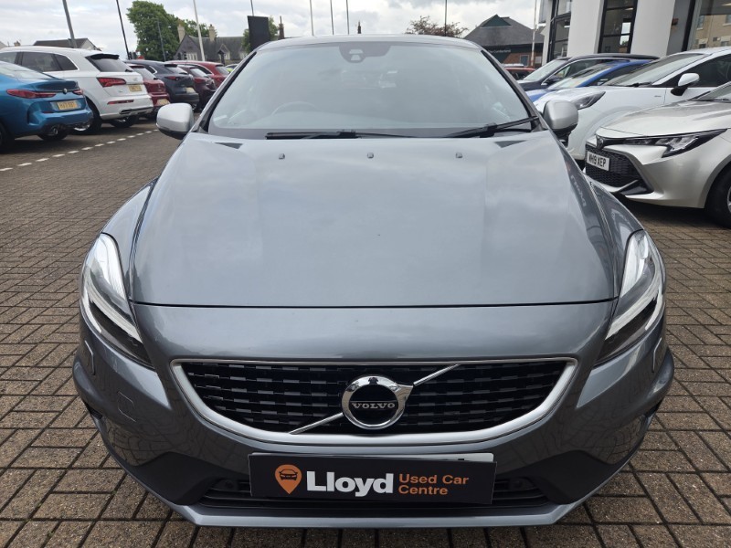 2019 (19) VOLVO V40 D2 [122] R DESIGN Edition 5dr 5425011