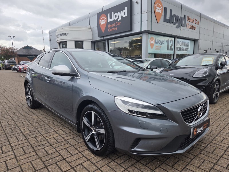 2019 (19) VOLVO V40 D2 [122] R DESIGN Edition 5dr