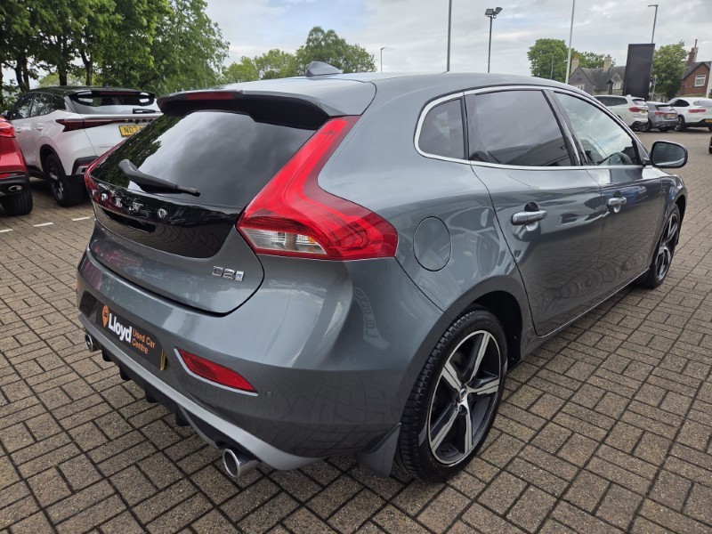 2019 (19) VOLVO V40 D2 [122] R DESIGN Edition 5dr 5425022