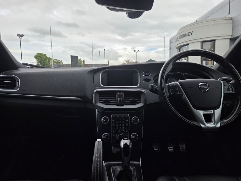 2019 (19) VOLVO V40 D2 [122] R DESIGN Edition 5dr 5425028