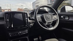 2020 (70) VOLVO XC40 2.0 B4P R DESIGN 5dr Auto 5437999