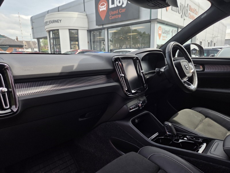 2020 (70) VOLVO XC40 2.0 B4P R DESIGN 5dr Auto 5438001