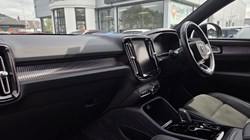 2020 (70) VOLVO XC40 2.0 B4P R DESIGN 5dr Auto 5438001
