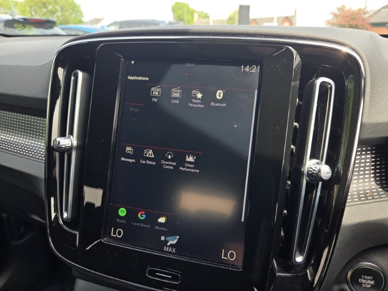 2020 (70) VOLVO XC40 2.0 B4P R DESIGN 5dr Auto 5438014