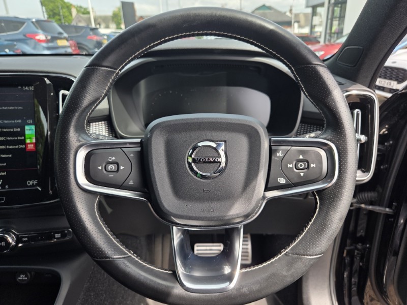 2020 (70) VOLVO XC40 2.0 B4P R DESIGN 5dr Auto 5438007