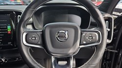 2020 (70) VOLVO XC40 2.0 B4P R DESIGN 5dr Auto 5438007