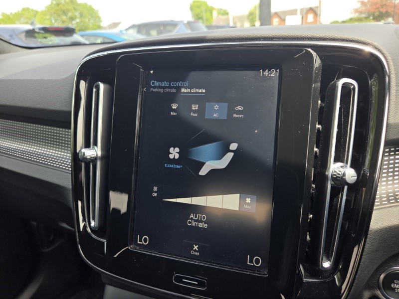 2020 (70) VOLVO XC40 2.0 B4P R DESIGN 5dr Auto 5438012