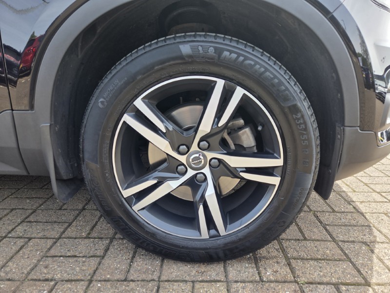 2020 (70) VOLVO XC40 2.0 B4P R DESIGN 5dr Auto 5437977