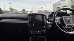 2020 (70) VOLVO XC40 2.0 B4P R DESIGN 5dr Auto 5437998