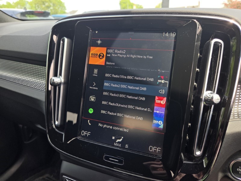2020 (70) VOLVO XC40 2.0 B4P R DESIGN 5dr Auto 5438009