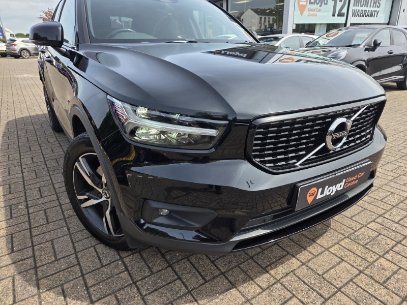 2020 (70) VOLVO XC40 2.0 B4P R DESIGN 5dr Auto 5437982