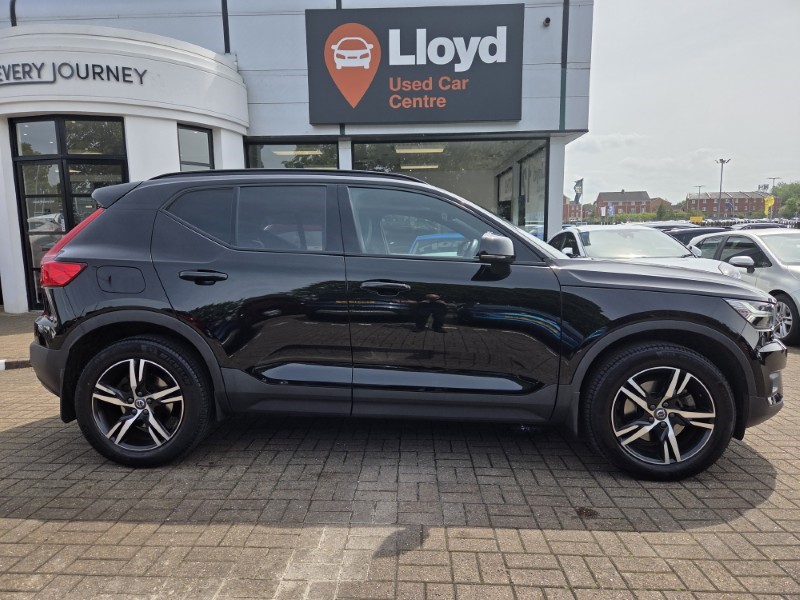 2020 (70) VOLVO XC40 2.0 B4P R DESIGN 5dr Auto 5437976