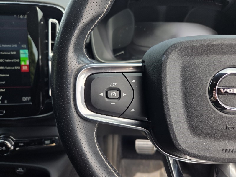2020 (70) VOLVO XC40 2.0 B4P R DESIGN 5dr Auto 5438005