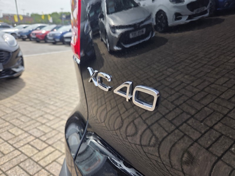 2020 (70) VOLVO XC40 2.0 B4P R DESIGN 5dr Auto 5437986