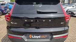 2020 (70) VOLVO XC40 2.0 B4P R DESIGN 5dr Auto 5437990