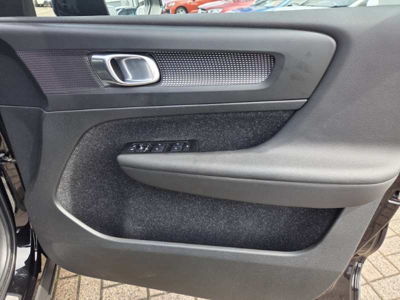 2020 (70) VOLVO XC40 2.0 B4P R DESIGN 5dr Auto 5438003