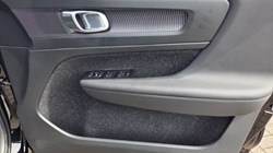 2020 (70) VOLVO XC40 2.0 B4P R DESIGN 5dr Auto 5438003