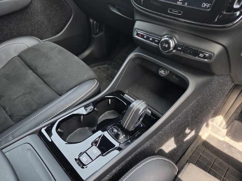 2020 (70) VOLVO XC40 2.0 B4P R DESIGN 5dr Auto 5438008