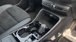 2020 (70) VOLVO XC40 2.0 B4P R DESIGN 5dr Auto 5438008