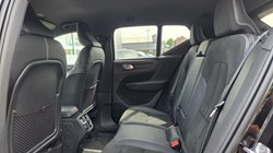 2020 (70) VOLVO XC40 2.0 B4P R DESIGN 5dr Auto 5437997