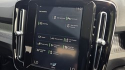 2020 (70) VOLVO XC40 2.0 B4P R DESIGN 5dr Auto 5438013