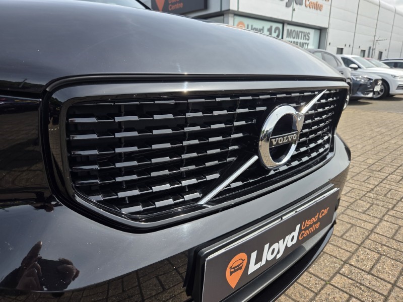 2020 (70) VOLVO XC40 2.0 B4P R DESIGN 5dr Auto 5437983