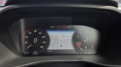 2020 (70) VOLVO XC40 2.0 B4P R DESIGN 5dr Auto 5438015