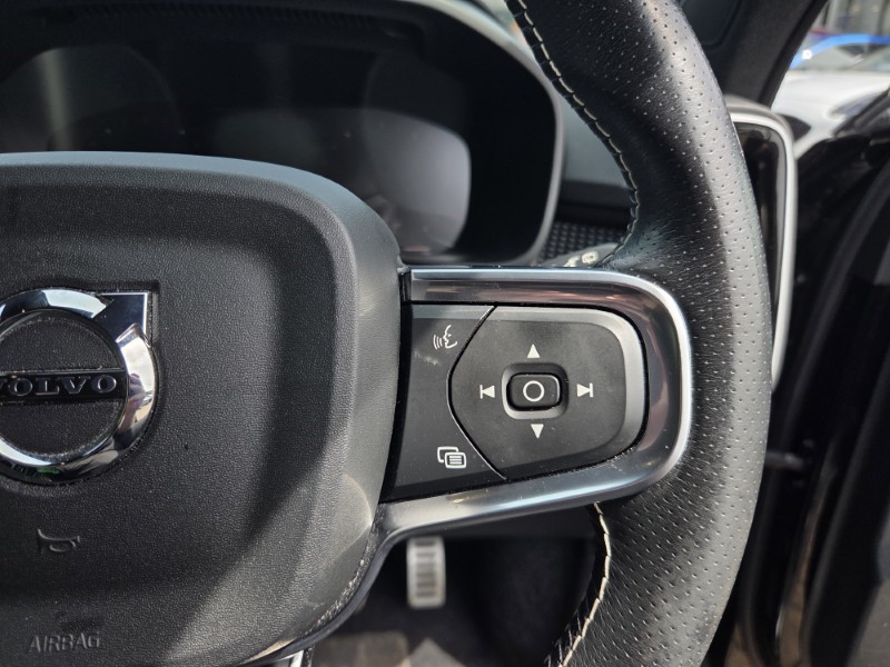 2020 (70) VOLVO XC40 2.0 B4P R DESIGN 5dr Auto 5438006