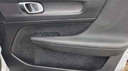 2019 (69) VOLVO XC40 2.0 D3 R DESIGN 5dr 5433326