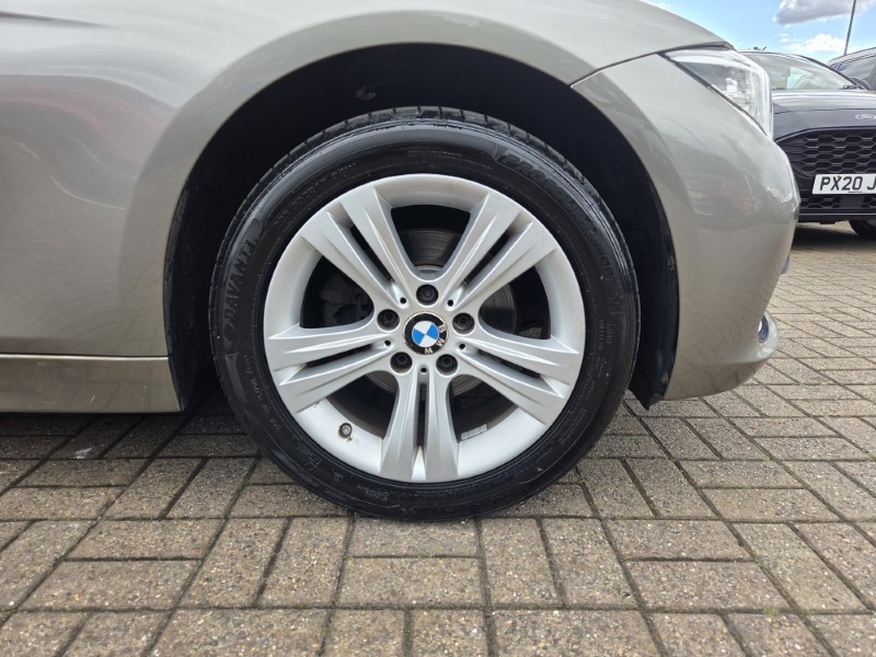 2017 (67) BMW 3 SERIES 320i Sport 4dr 5438172