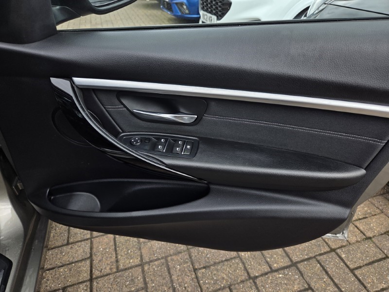 2017 (67) BMW 3 SERIES 320i Sport 4dr 5438197