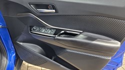 2019 (19) TOYOTA C-HR 1.2T Dynamic 5dr 5463666