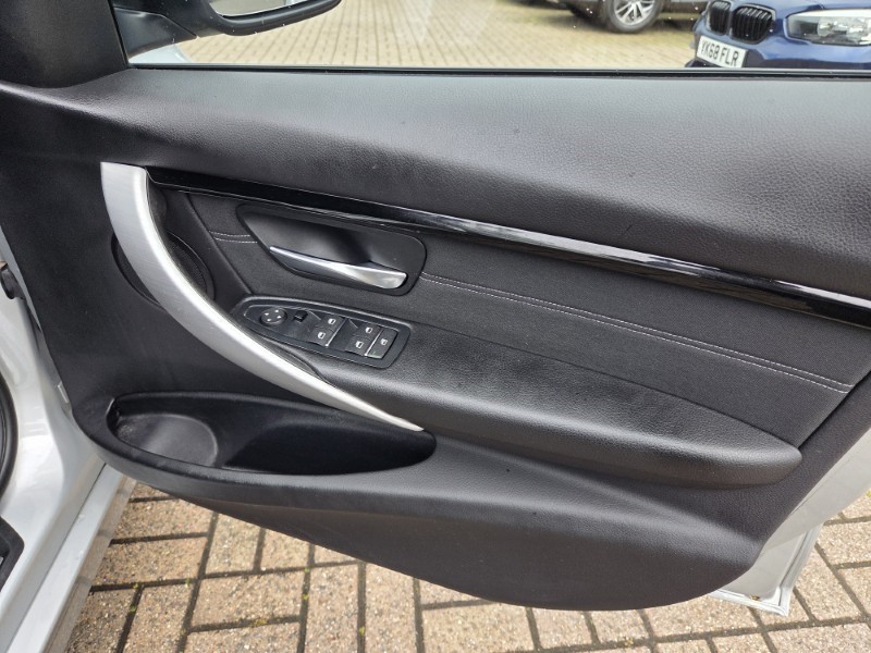 2017 (17) BMW 3 SERIES 320i Sport 5dr Step Auto 5469548