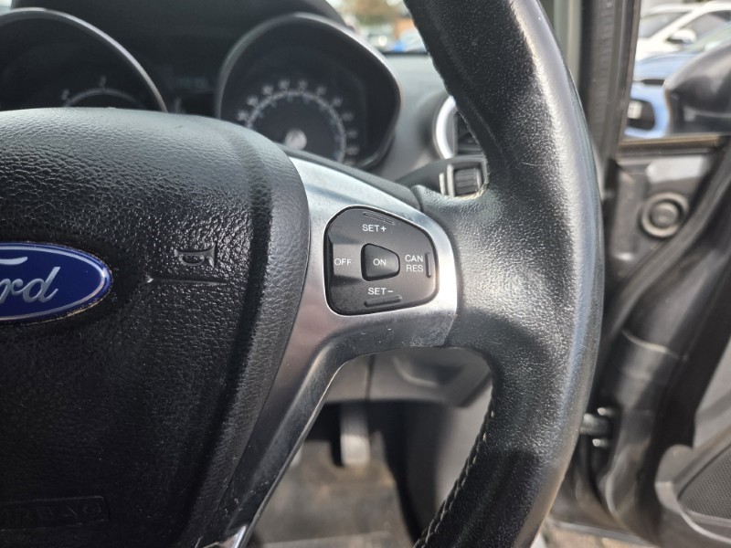 2017 (17) FORD FIESTA 1.5 TDCi Titanium 5dr 5463750