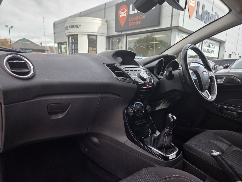 2017 (17) FORD FIESTA 1.5 TDCi Titanium 5dr 5463743