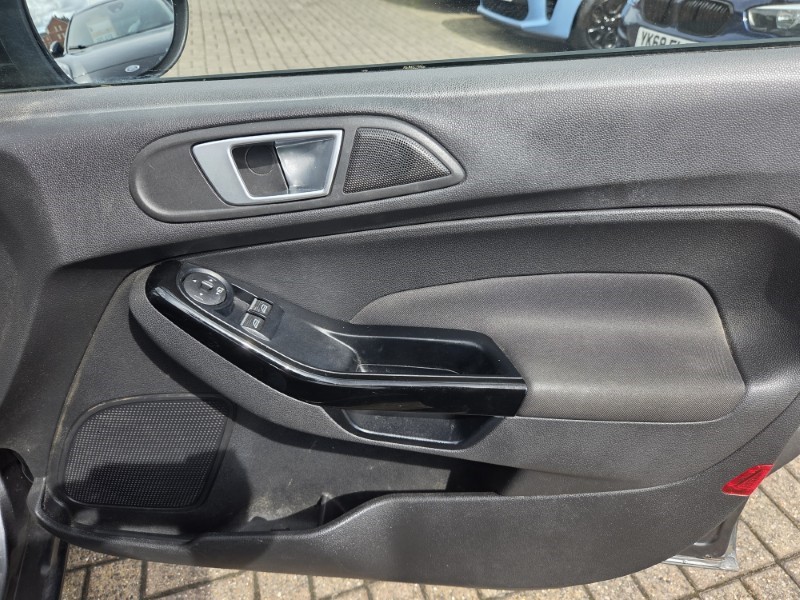 2017 (17) FORD FIESTA 1.5 TDCi Titanium 5dr 5463747