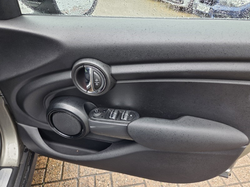 2020 (20) MINI HATCHBACK 1.5 Cooper Classic II 5dr 5470436