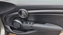 2020 (20) MINI HATCHBACK 1.5 Cooper Classic II 5dr 5470436