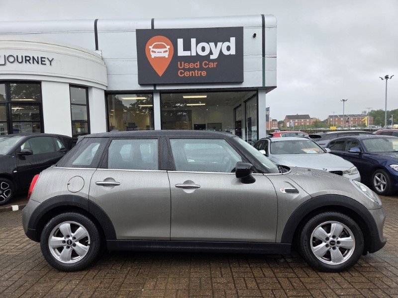 2020 (20) MINI HATCHBACK 1.5 Cooper Classic II 5dr 5470407