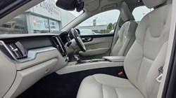 2018 (18) VOLVO XC60 2.0 D4 Momentum Pro 5dr AWD Geartronic 5481625