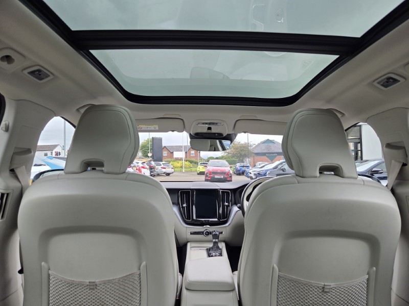 2018 (18) VOLVO XC60 2.0 D4 Momentum Pro 5dr AWD Geartronic 5481616