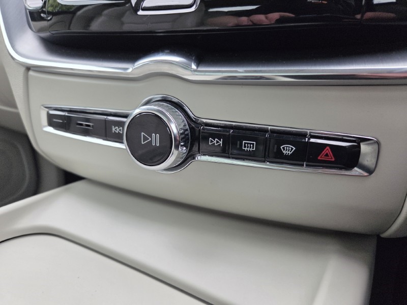 2018 (18) VOLVO XC60 2.0 D4 Momentum Pro 5dr AWD Geartronic 5481637