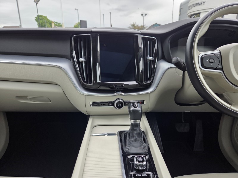 2018 (18) VOLVO XC60 2.0 D4 Momentum Pro 5dr AWD Geartronic 5481622