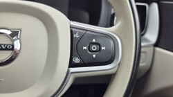 2018 (18) VOLVO XC60 2.0 D4 Momentum Pro 5dr AWD Geartronic 5481632