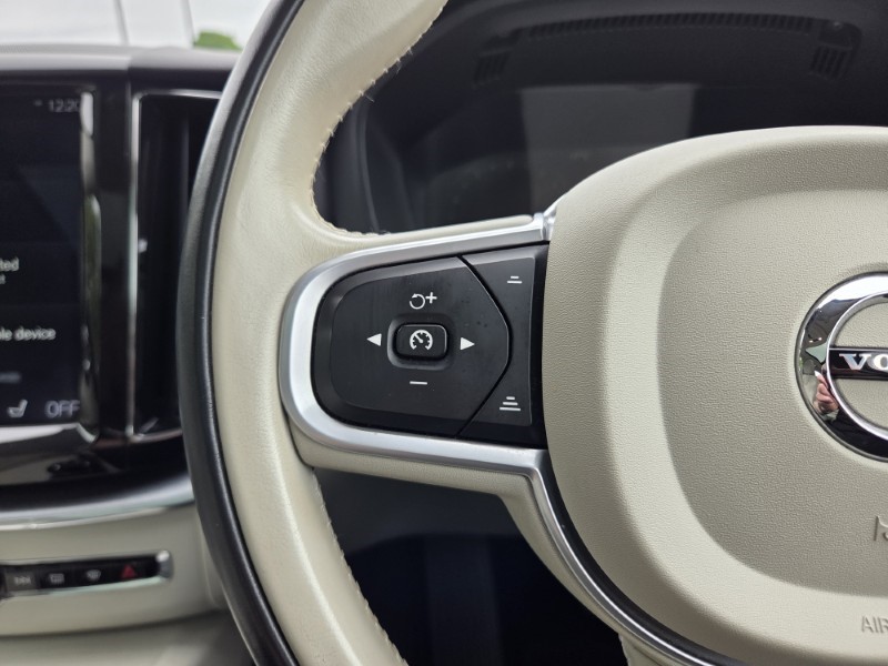 2018 (18) VOLVO XC60 2.0 D4 Momentum Pro 5dr AWD Geartronic 5481631