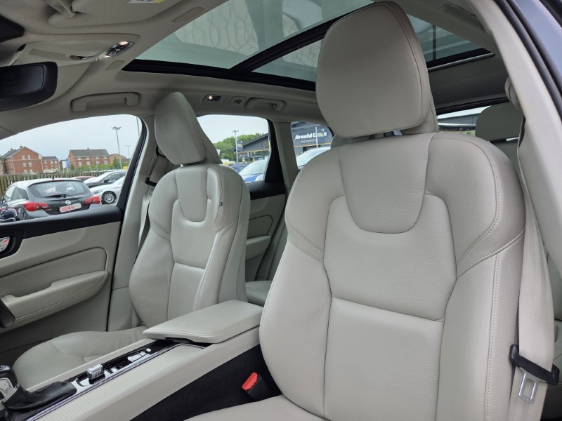 2018 (18) VOLVO XC60 2.0 D4 Momentum Pro 5dr AWD Geartronic 5481626