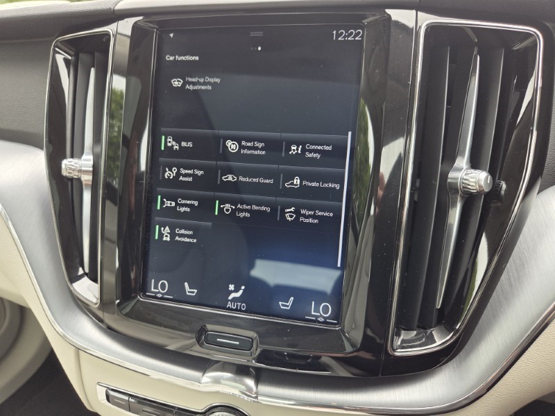 2018 (18) VOLVO XC60 2.0 D4 Momentum Pro 5dr AWD Geartronic 5481645