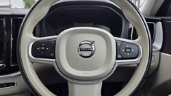 2018 (18) VOLVO XC60 2.0 D4 Momentum Pro 5dr AWD Geartronic 5481634